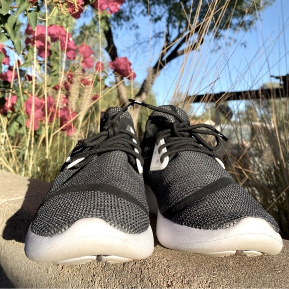 Nike LunarCharge Running Shoes, Black & White, Size 6.5 - Picture 5 of 8